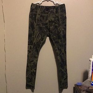 Lululemon Tight StuffCropped Legging Popped Cut Fatigue Size 4